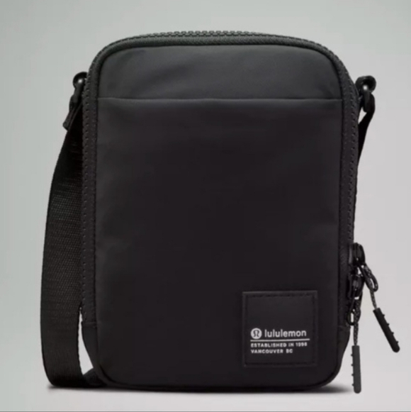 Lululemon Black Easy Access Crossbody Unisex - Picture 2 of 7